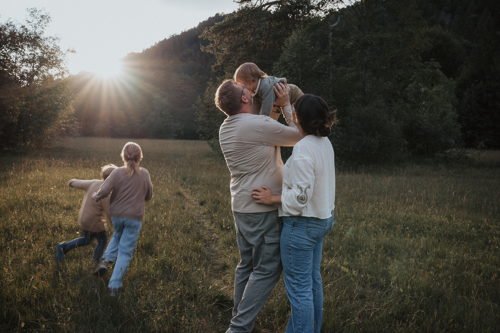 MissJulefotografie-natürliche Fotografie-Babybauchshooting-Babybauchfotografie-Newbornshooting-Newbornfotografie-Neugeborenenfotografie-Newbornfotografie-Hochzeitsfotografie-Hochzeitsfotografin-Familienfotografin-Familienfotografie_Allgäu_Ostallgäu_Füssen_Marktoberdorf_Kempten_Leutkirch_Wangen