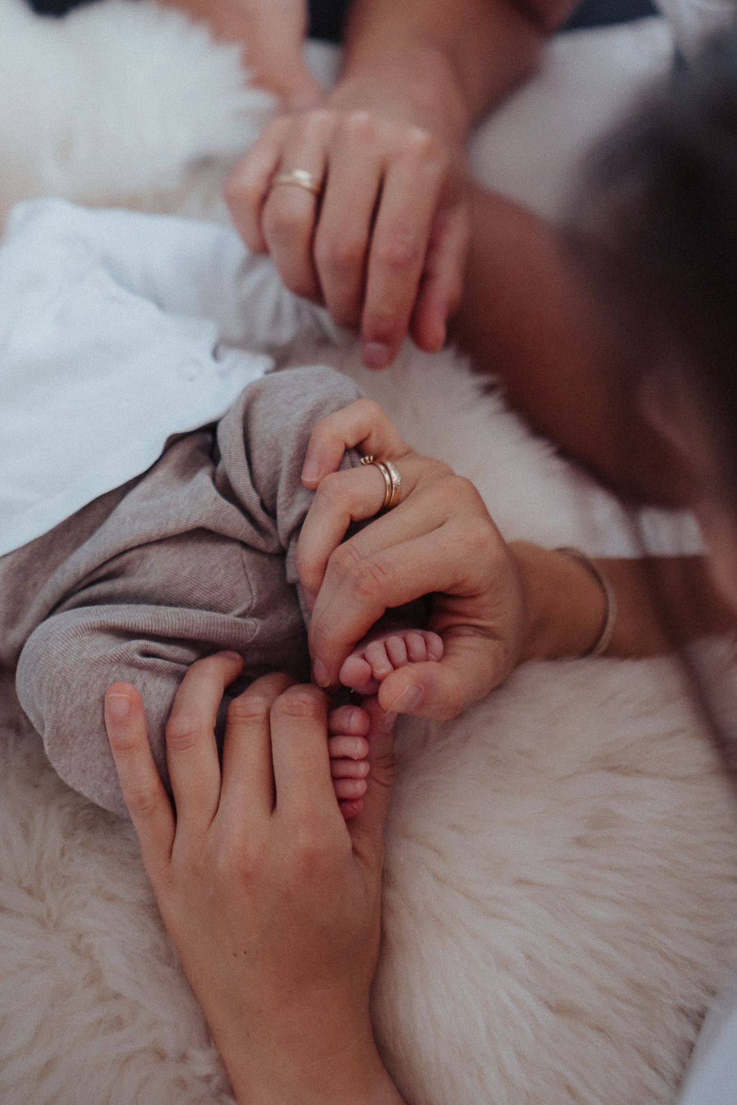 MissJulefotografie-natürliche Fotografie-Babybauchshooting-Babybauchfotografie-Newbornshooting-Newbornfotografie-Neugeborenenfotografie-Newbornfotografie-Hochzeitsfotografie-Hochzeitsfotografin-Familienfotografin-Familienfotografie_Allgäu_Ostallgäu_Füssen_Marktoberdorf_Kempten_Leutkirch_Wangen