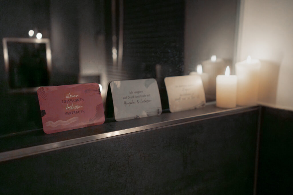 Natürliche, ästhetische und rohe Geburtsfotografie im Allgäu | Geburtsreportage im Allgäu | Geburtsbilder für Hausgeburt, Geburtshaus oder Klinik.